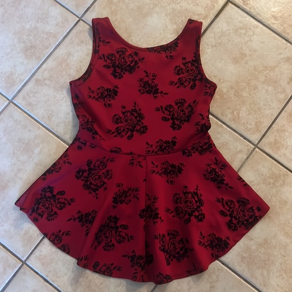 Deep Red Peplum High Low Say Anything tank top w/ Black Floral Flocking sz M - Picture 3 of 8